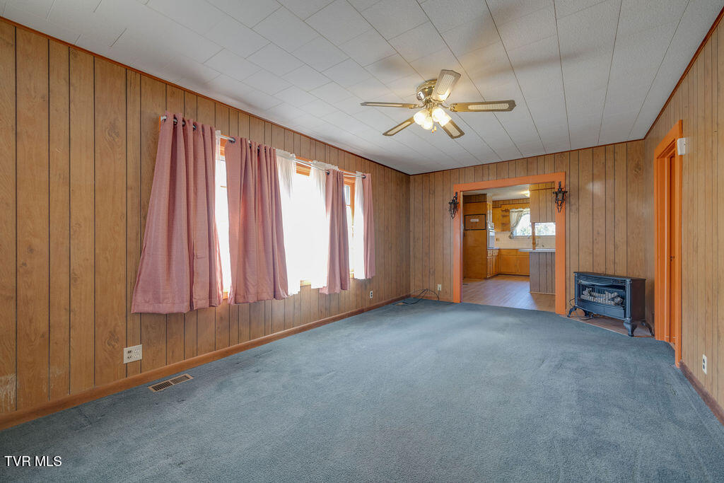 270 Roberts Lane Erwin, TN 37650 - Photo 4 of 47 004