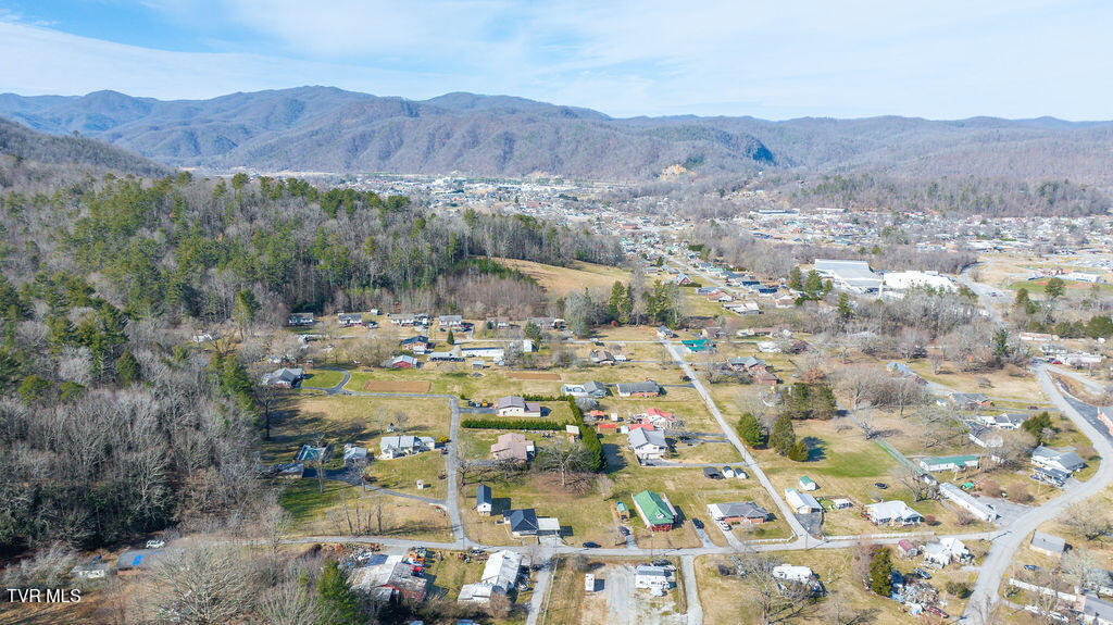 270 Roberts Lane Erwin, TN 37650 - Photo 42 of 47 042