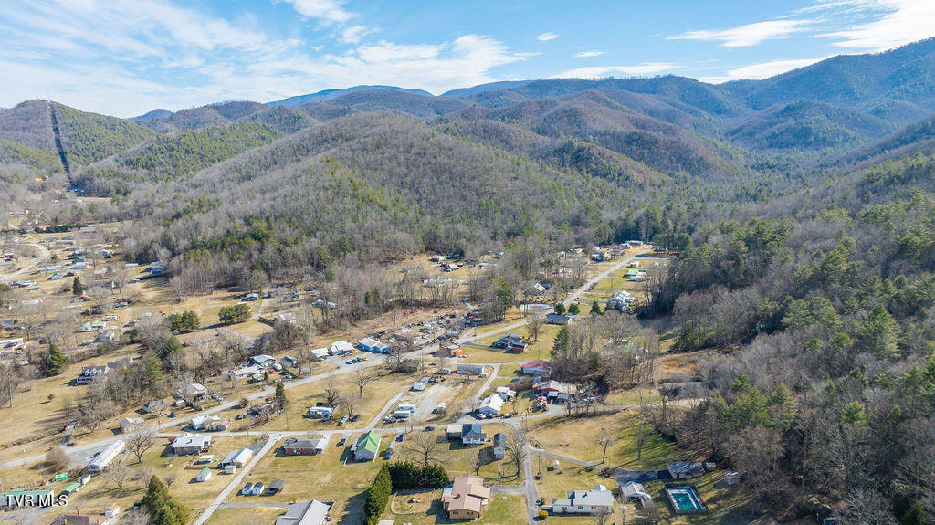 270 Roberts Lane Erwin, TN 37650 - Photo 44 of 47 044