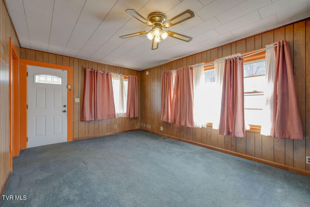 270 Roberts Lane Erwin, TN 37650 - Photo 5 of 47 005