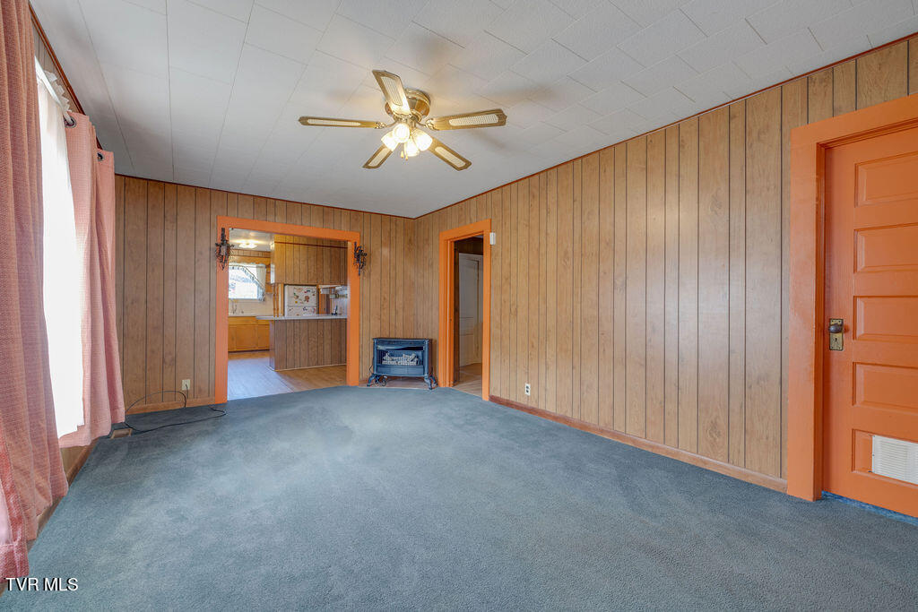 270 Roberts Lane Erwin, TN 37650 - Photo 7 of 47 007