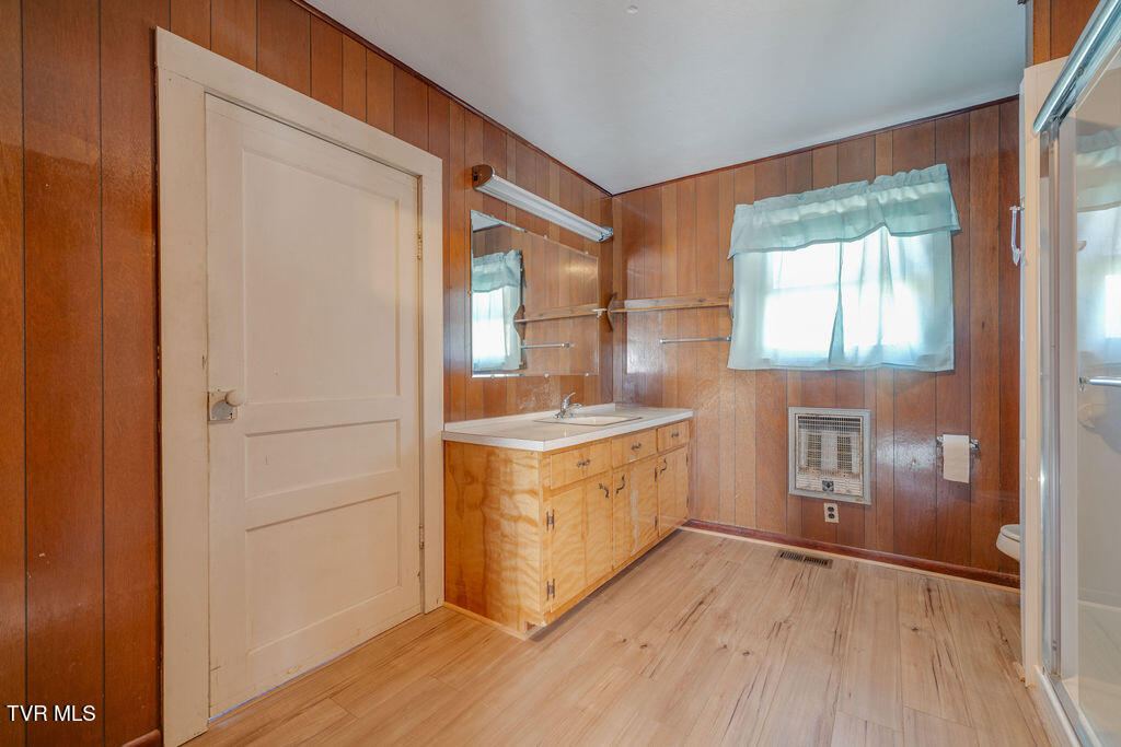 270 Roberts Lane Erwin, TN 37650 - Photo 10 of 47 010
