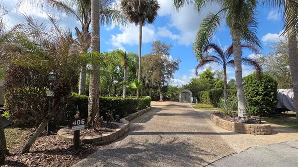 $185,000 | 406 Longhorn Drive, River Ranch, FL 33867