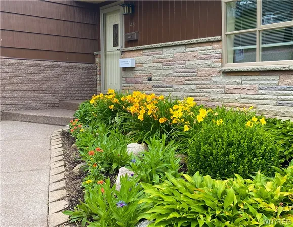 $339,900 | 49 Boxwood Circle, Hamburg, NY 14075