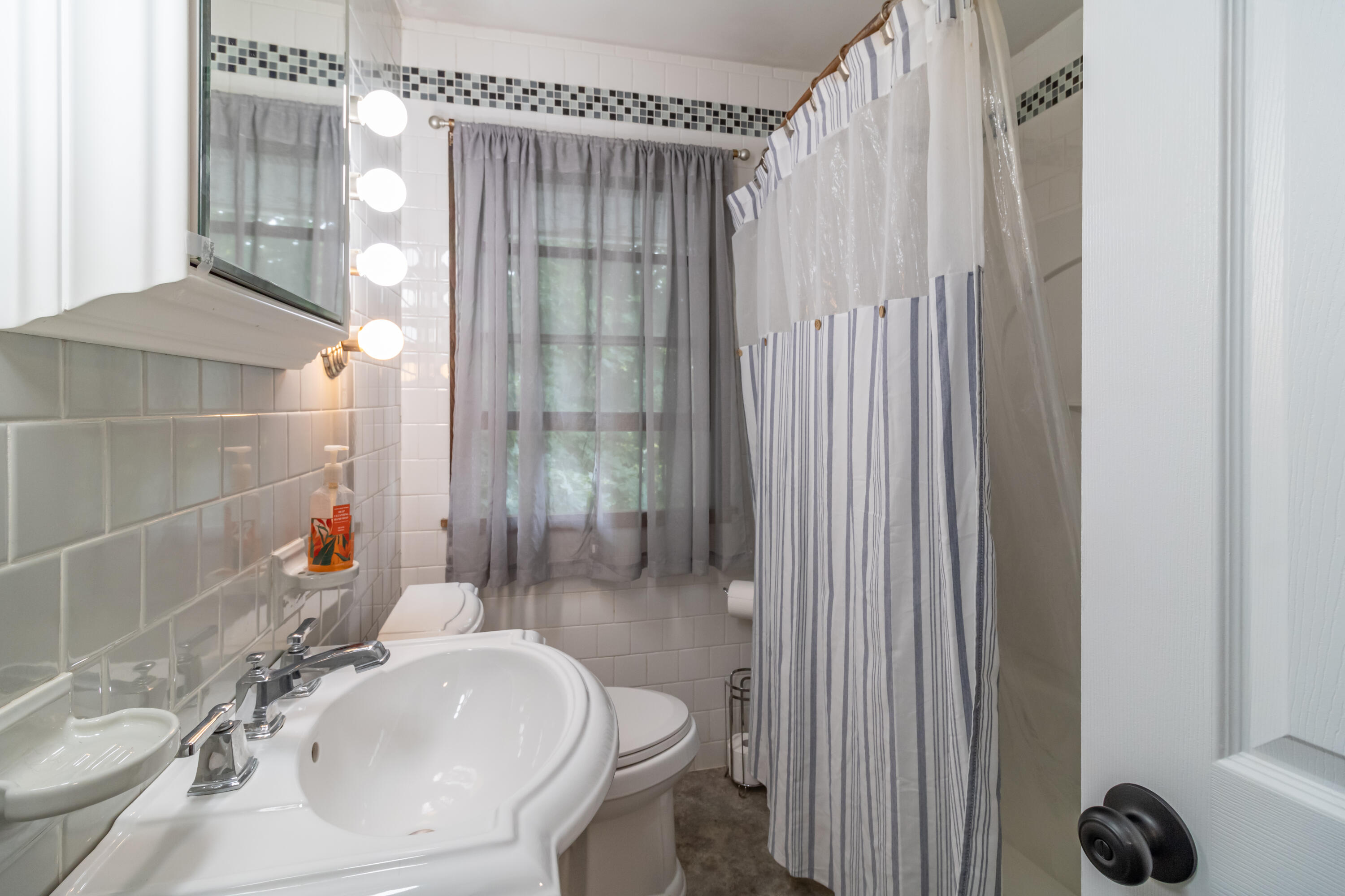278 Sunset Road Deer Isle, ME 04627 - Photo 30 of 75 278 Sunset Road Interiors-25