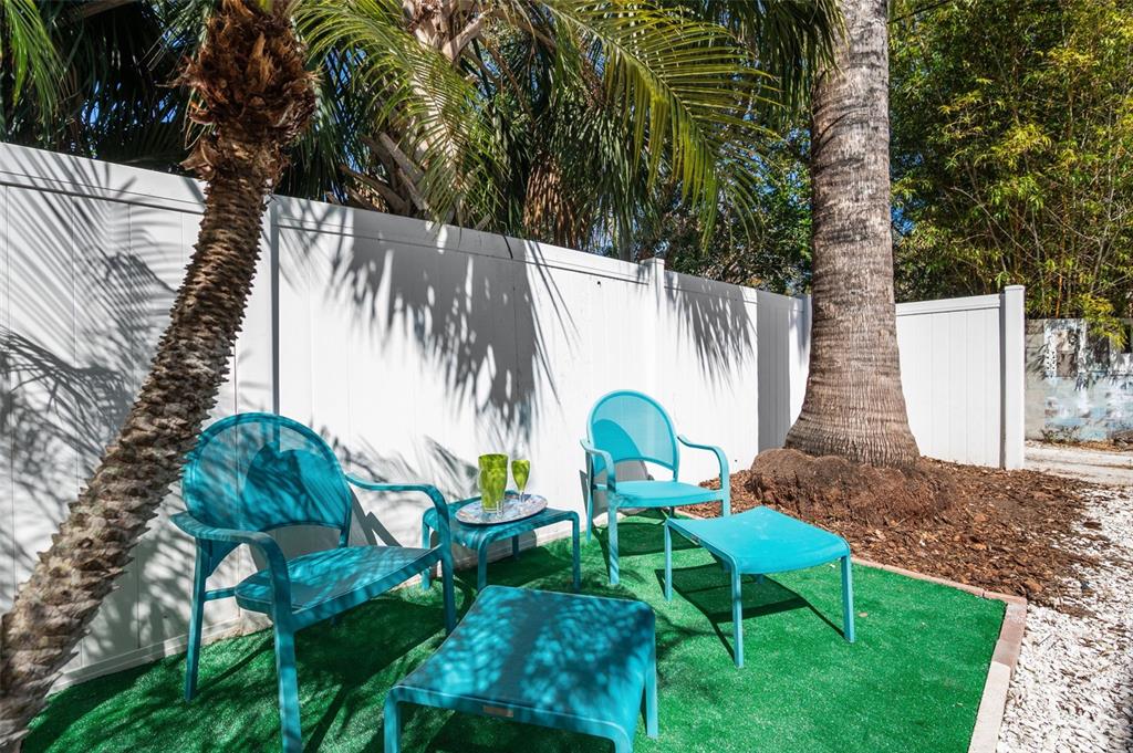 345 Bailey Street, Unit A Safety Harbor, FL 34695 - Photo 20 of 21 a backyard of a house with table and chairs