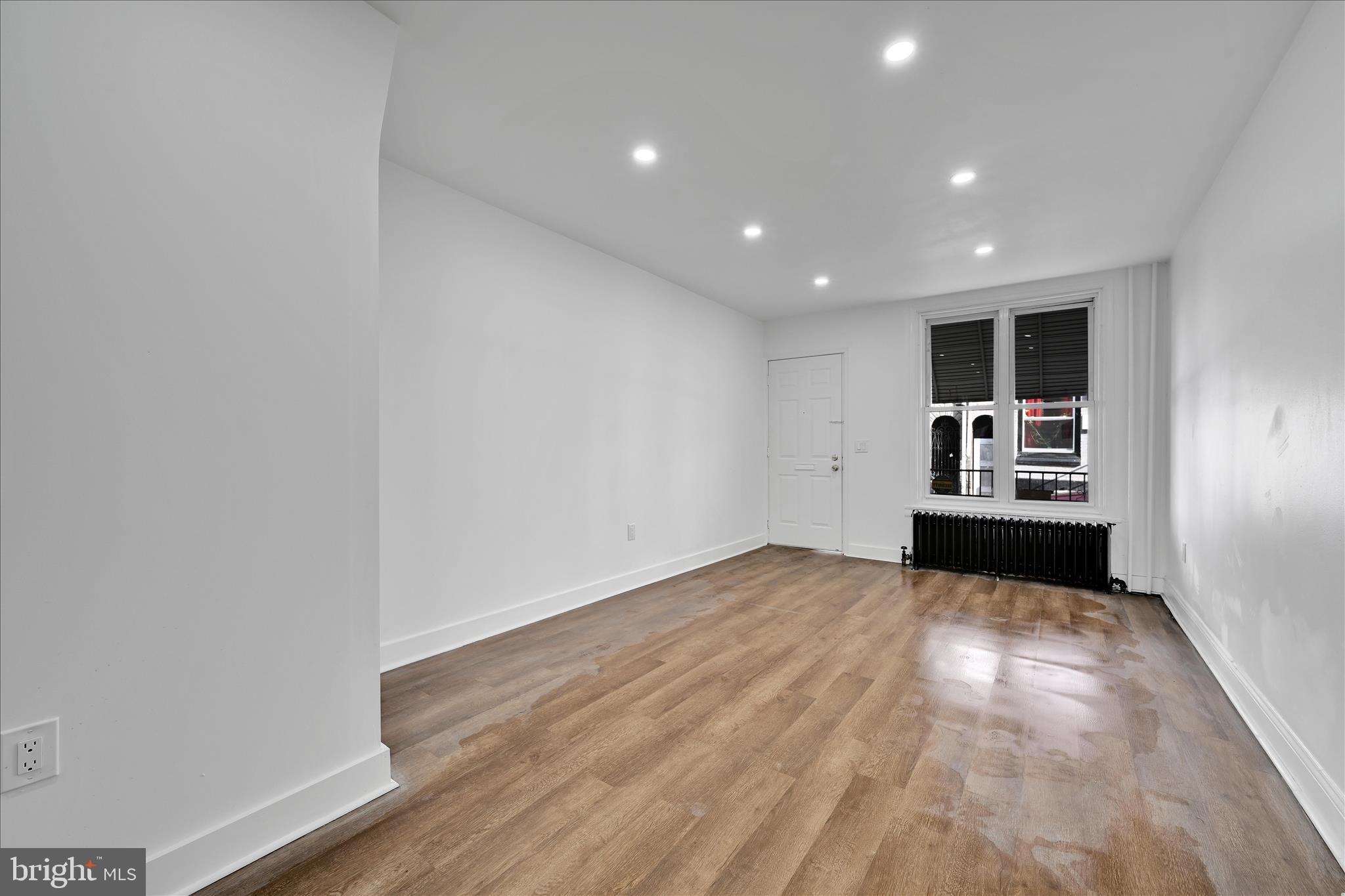 436 Locust Street Reading, PA 19604 - Photo 4 of 26 Living Area