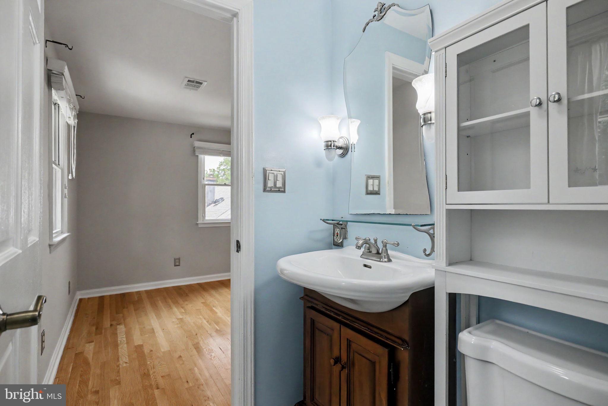 3128 Wayne Road Falls Church, VA 22042 - Photo 34 of 49 Upper bath