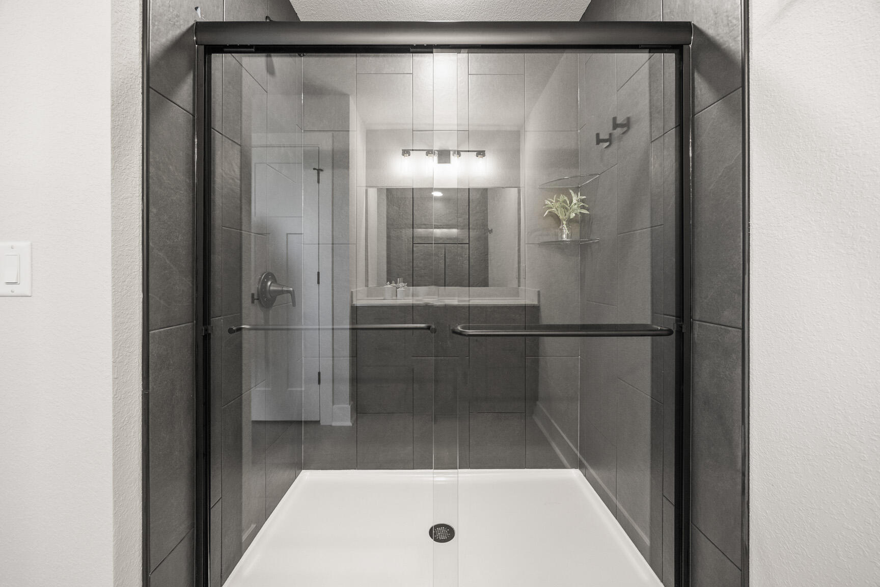 1750 Switchgrass Street Oconomowoc, WI 53066 - Photo 27 of 43 Tile shower