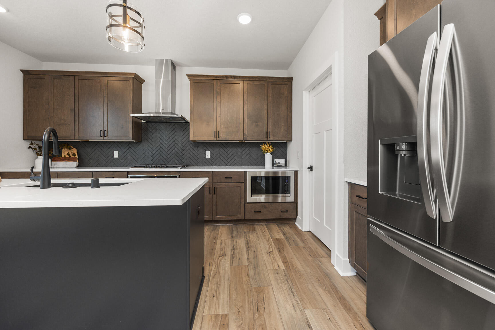 1750 Switchgrass Street Oconomowoc, WI 53066 - Photo 8 of 43 LG stainless appliance package included