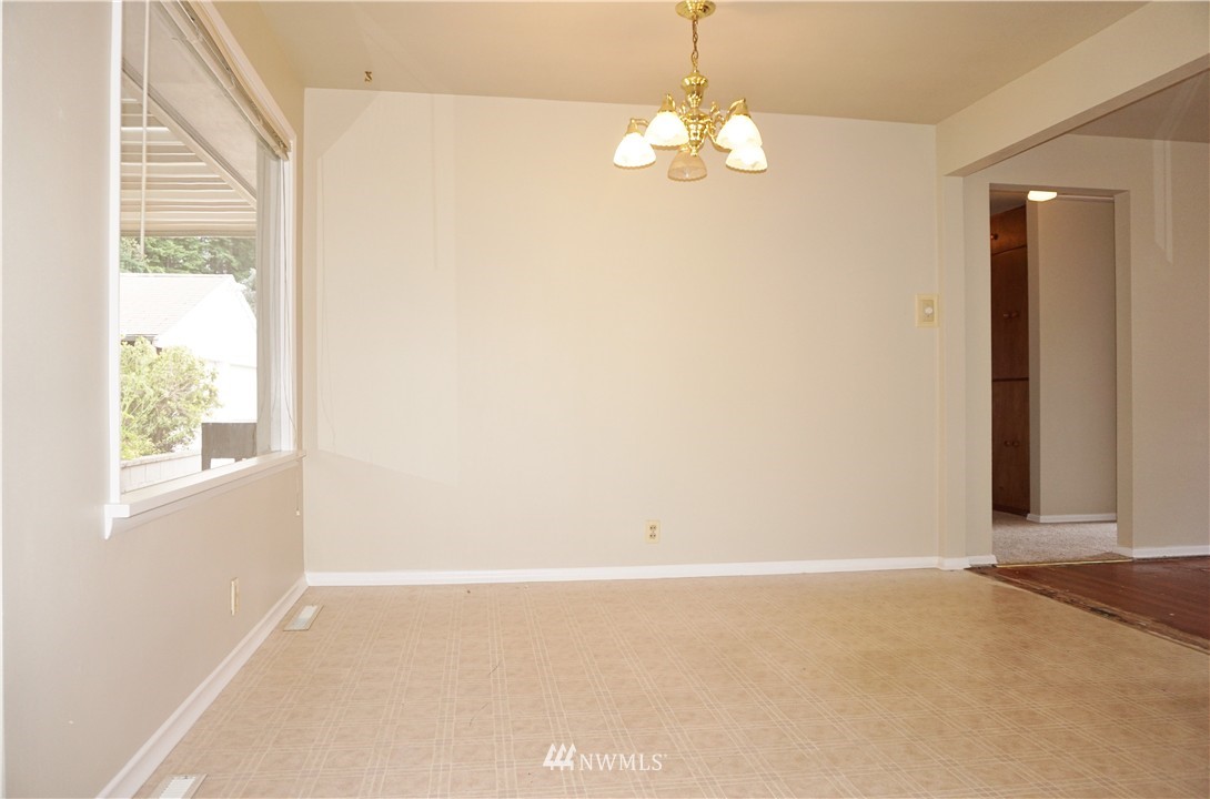 4112 Petersville Road Northeast Bremerton, WA 98310 - Photo 11 of 25 Gallery Image 11