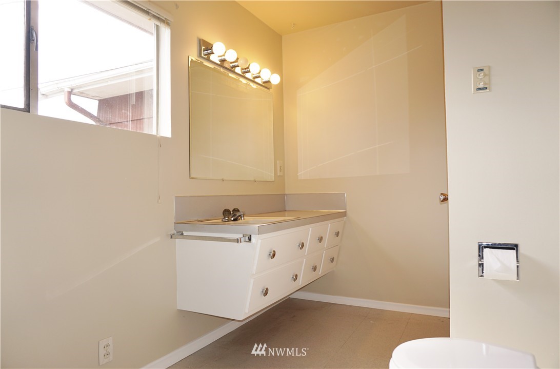 4112 Petersville Road Northeast Bremerton, WA 98310 - Photo 15 of 25 Gallery Image 15