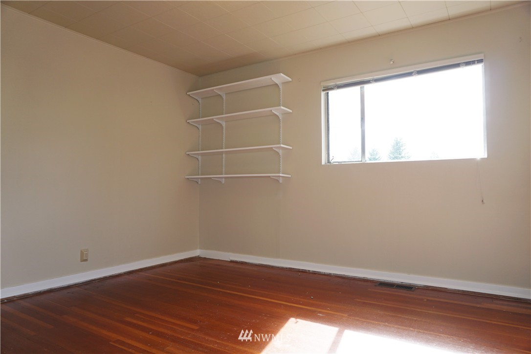 4112 Petersville Road Northeast Bremerton, WA 98310 - Photo 16 of 25 Gallery Image 16