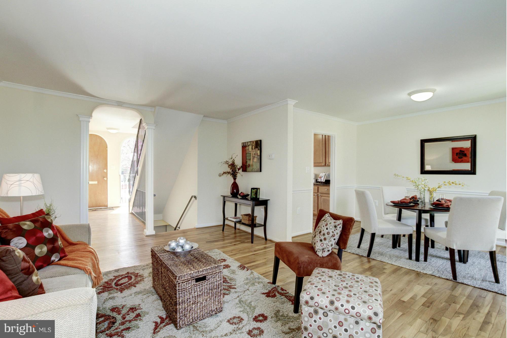 8164 Inverness Ridge Road Potomac, MD 20854 - Photo 10 of 30 Living Room
