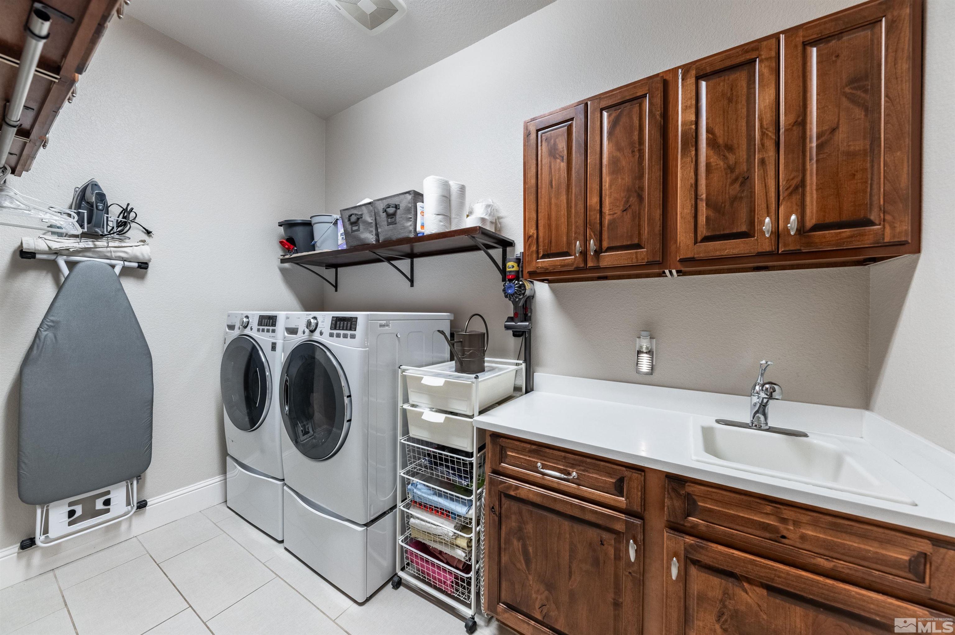 9805 Shadowless Trail Reno, NV 89521 - Photo 23 of 33 a utility room with dryer and washer