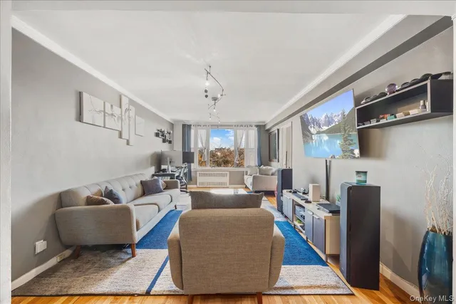 $259,000 | 4315 Webster Avenue, Unit 5E | Woodlawn Heights