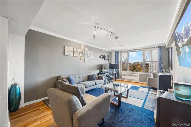 $259,000 | 4315 Webster Avenue, Unit 5E | Woodlawn Heights