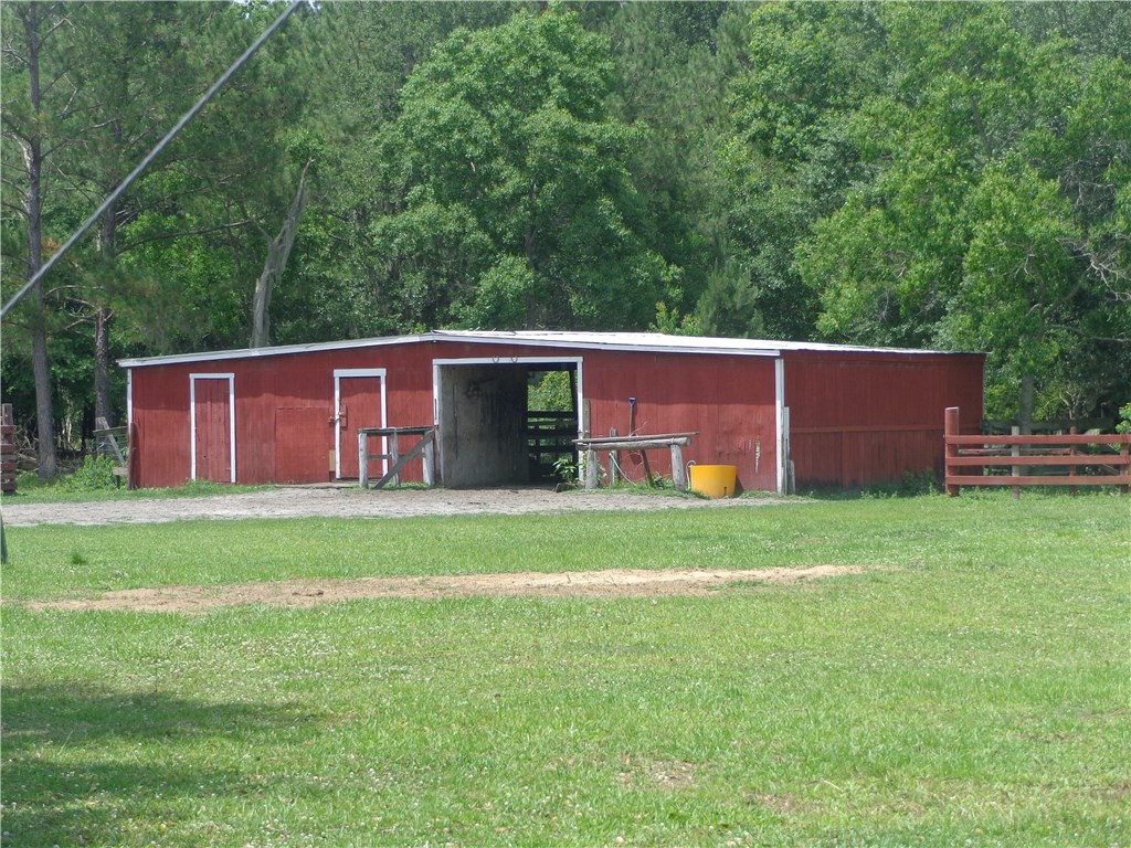 56002 Griffin Road Callahan, FL 32011 - Photo 2 of 10 a view of a backyard with a garden and plants