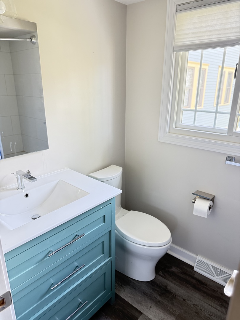 36 Washington Road, Unit 1 Lake Forest, IL 60045 - Photo 15 of 17 a bathroom with a sink and a toilet