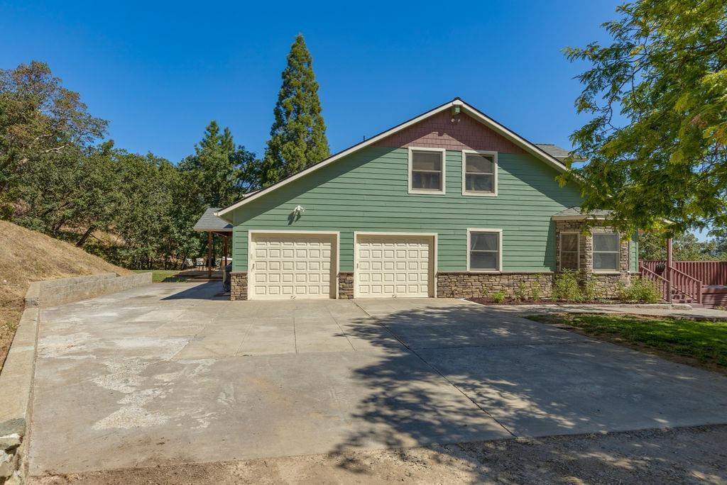 2095 Knowles Road Medford, OR 97501 - Photo 4 of 34 Gallery Image 4