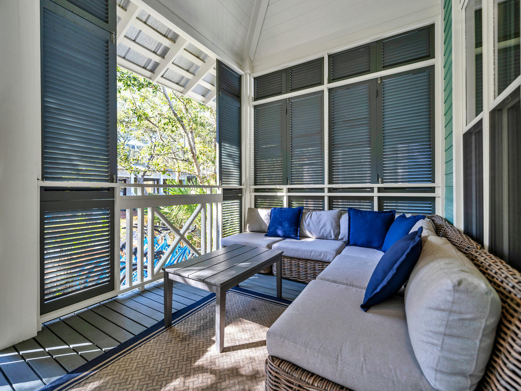 Screened-in Front Porch