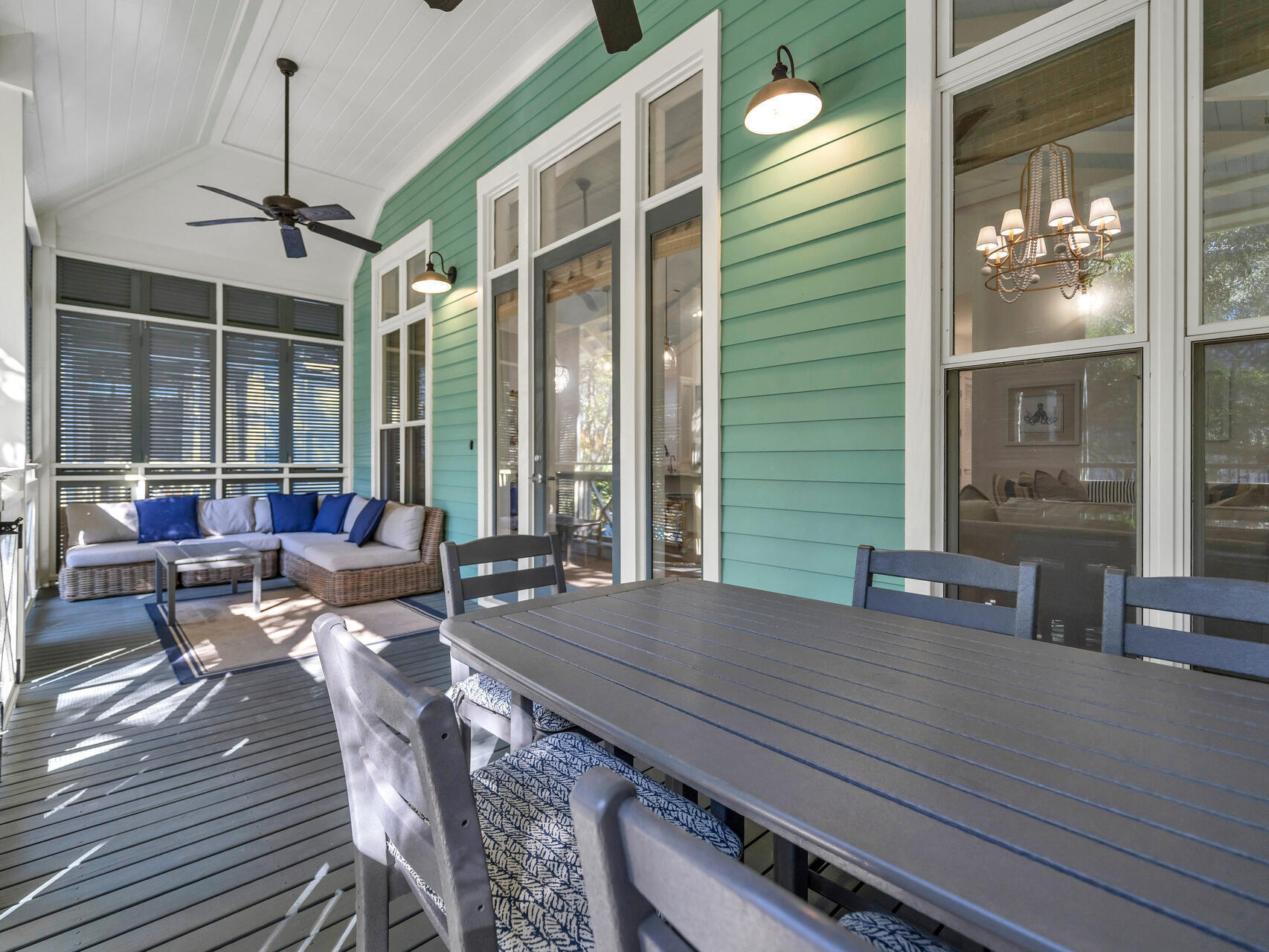 Screened-in Front Porch