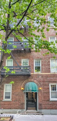 $489,000 | 223 East 50th Street, Unit 2C | Midtown East