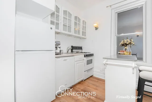 $489,000 | 223 East 50th Street, Unit 2C | Midtown East