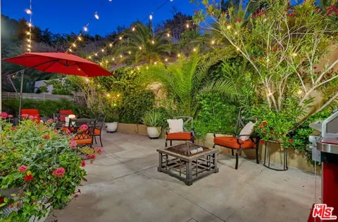 $1,395,000 | 1526 Parmer Avenue, Los Angeles, CA 90026