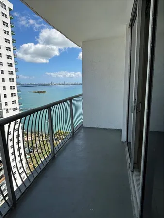 $2,000 | 1750 North Bayshore Drive, Unit 3007, Miami, FL 33132
