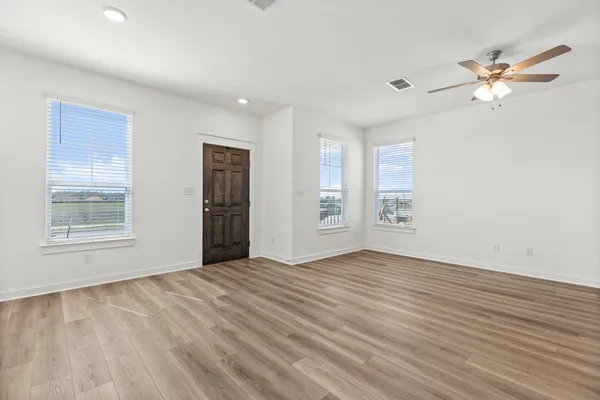 $2,000 | 108 Hartson Drive, Taylor, TX 76574