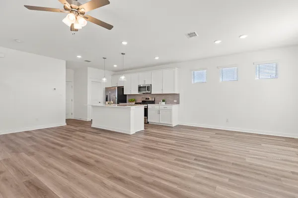 $2,000 | 108 Hartson Drive, Taylor, TX 76574