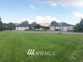 11204 Occidental Road Yakima, WA 98903 - Photo 1 of 19