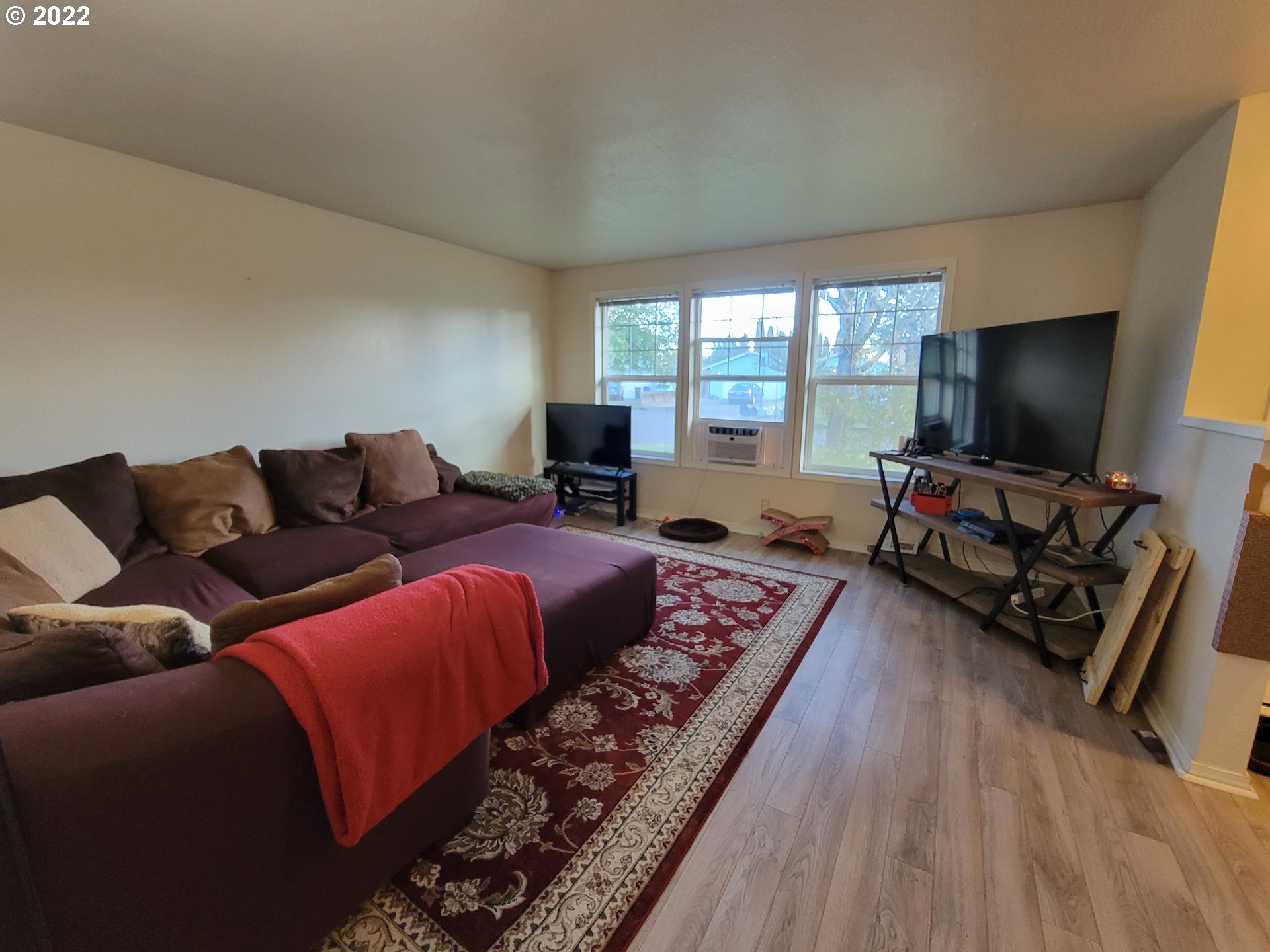 553 Panda Loop Eugene, OR 97401 - Photo 4 of 15 Gallery Image 4