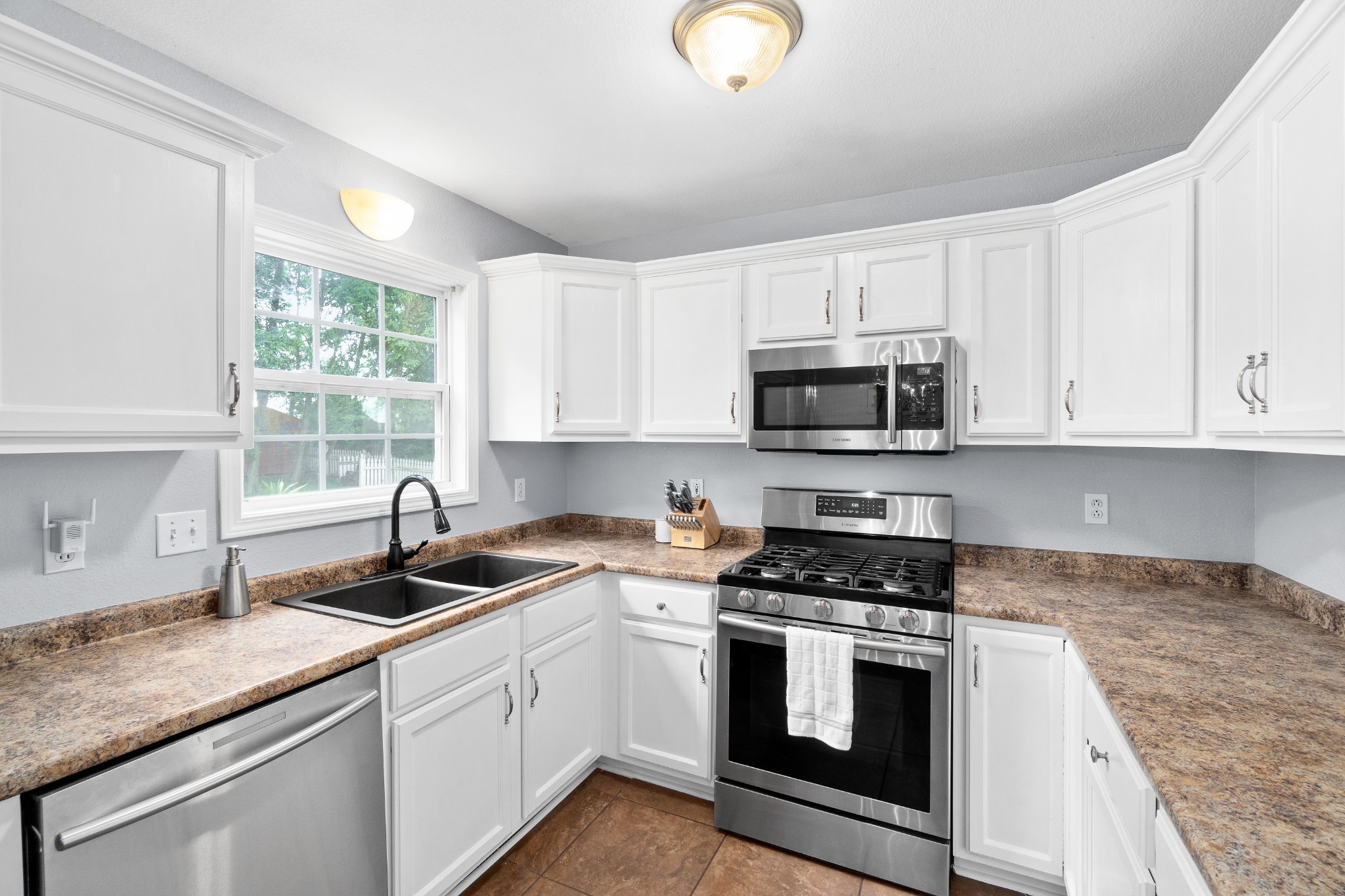 238 Cheshire Road Clarksville, TN 37043 - Photo 12 of 31 Gallery Image 12