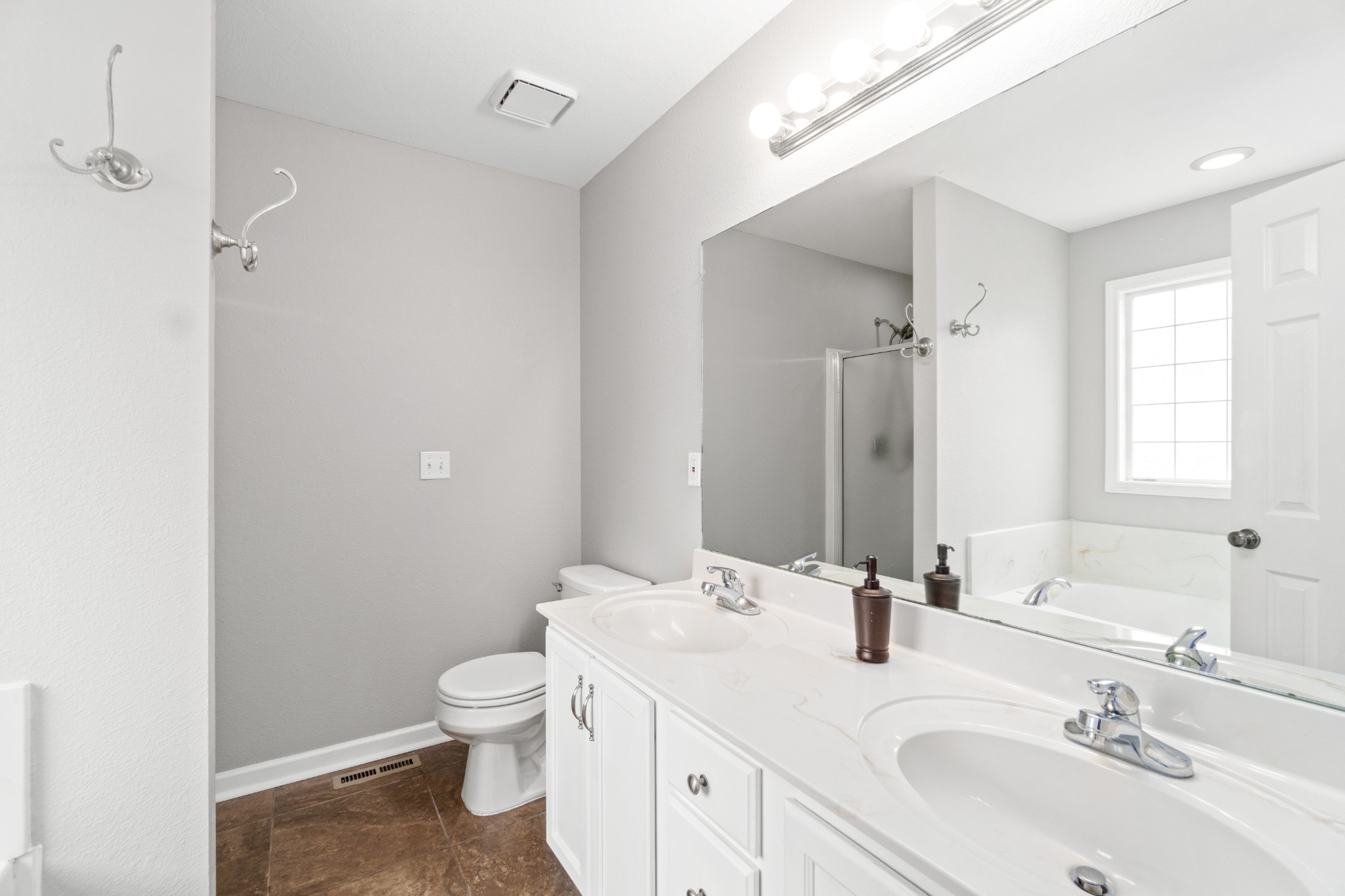 238 Cheshire Road Clarksville, TN 37043 - Photo 17 of 31 Gallery Image 17