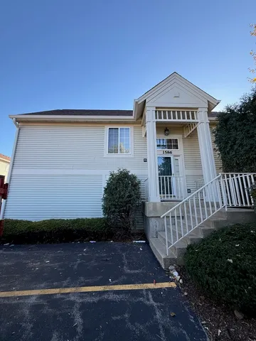 $1,500 | 1586 New Haven Drive, Unit 1586, Cary, IL 60013
