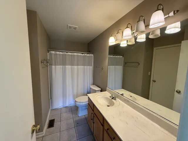 $1,500 | 1586 New Haven Drive, Unit 1586, Cary, IL 60013