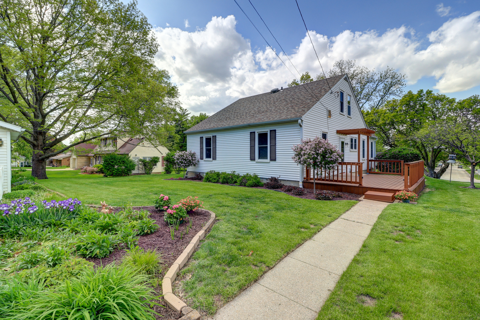 313 West 2nd Street Prophetstown, IL 61277 - Photo 19 of 22 a front view of a house with garden