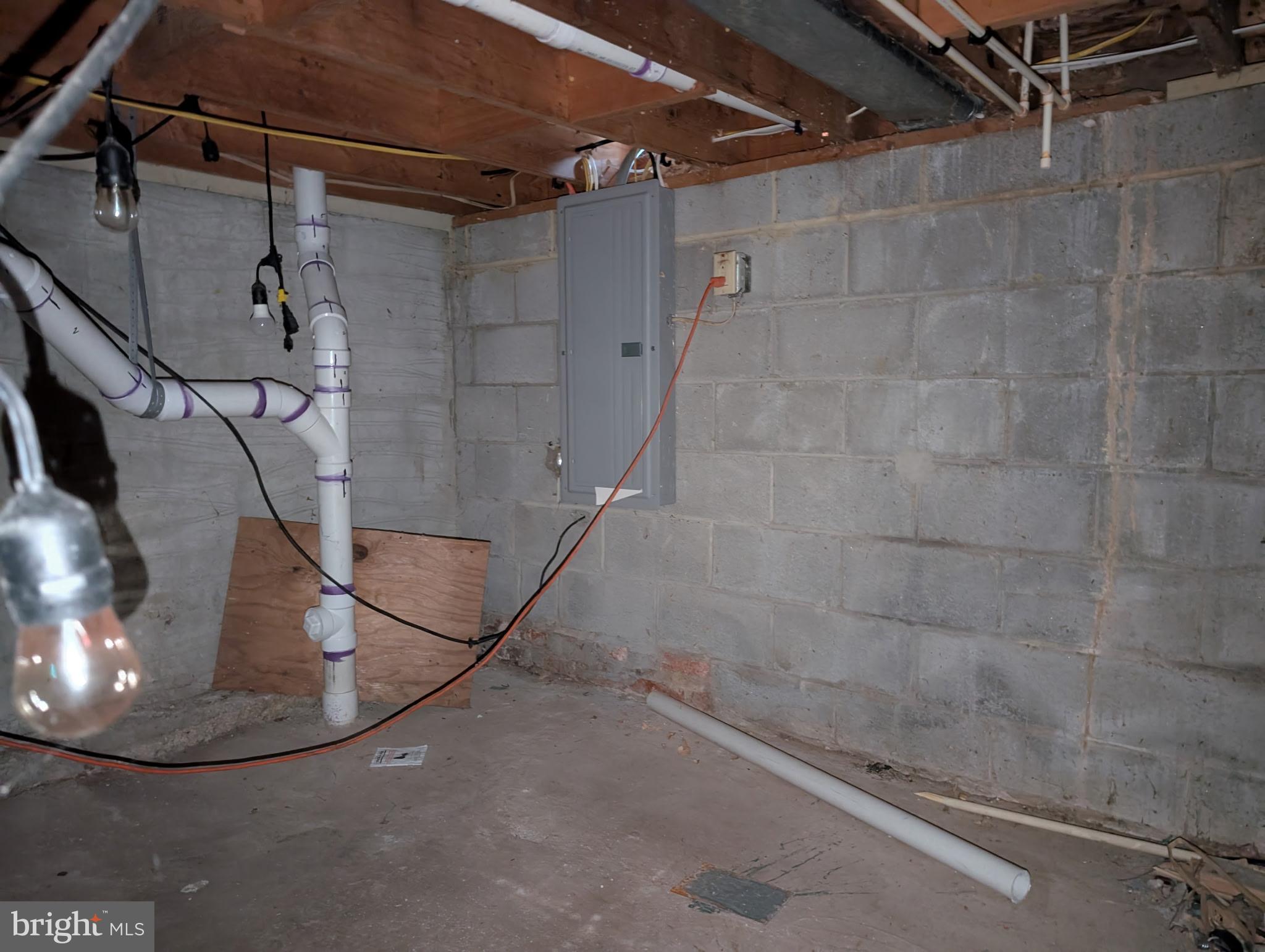 1818 Hope Street Baltimore, MD 21202 - Photo 5 of 5 a bathroom with a shower