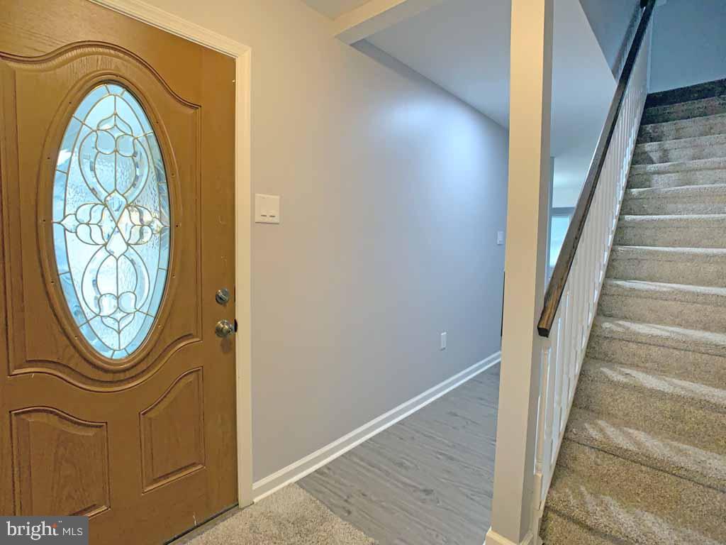15 Dolphin Road Levittown, PA 19056 - Photo 4 of 29 Entry Foyer