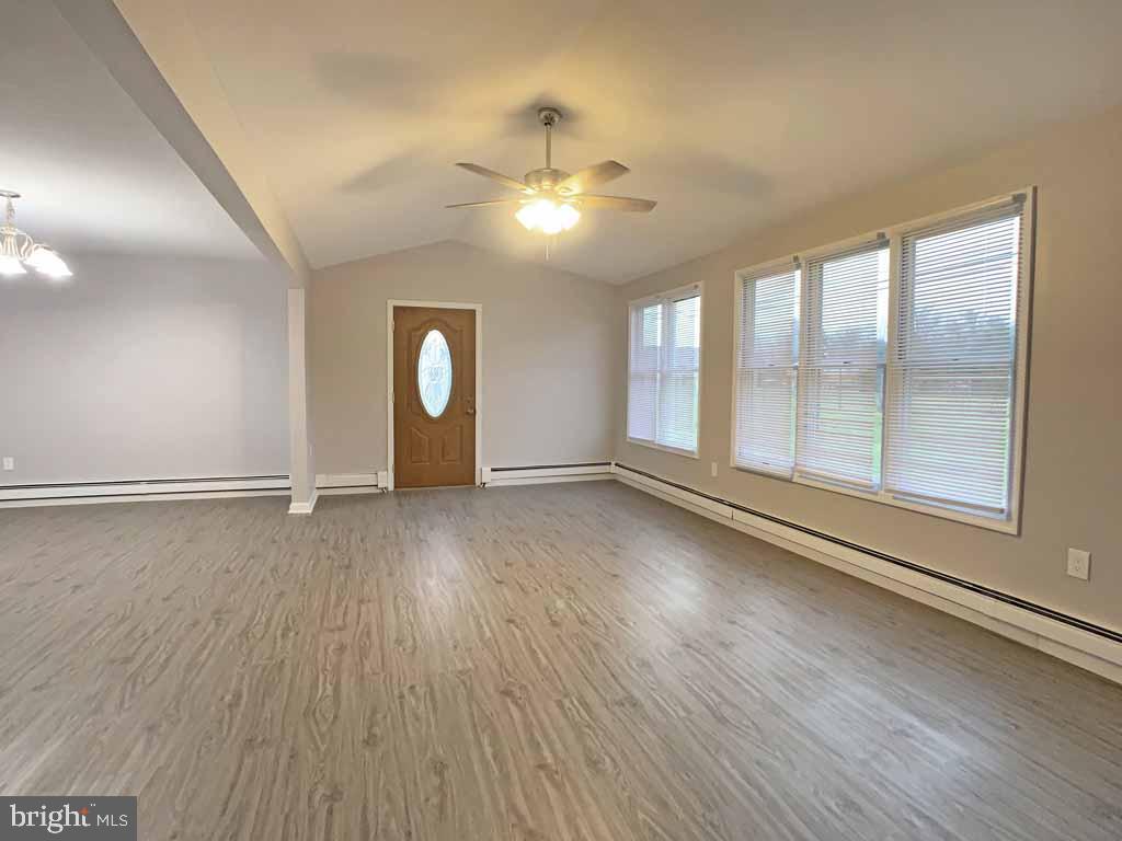 15 Dolphin Road Levittown, PA 19056 - Photo 6 of 29 Living Room
