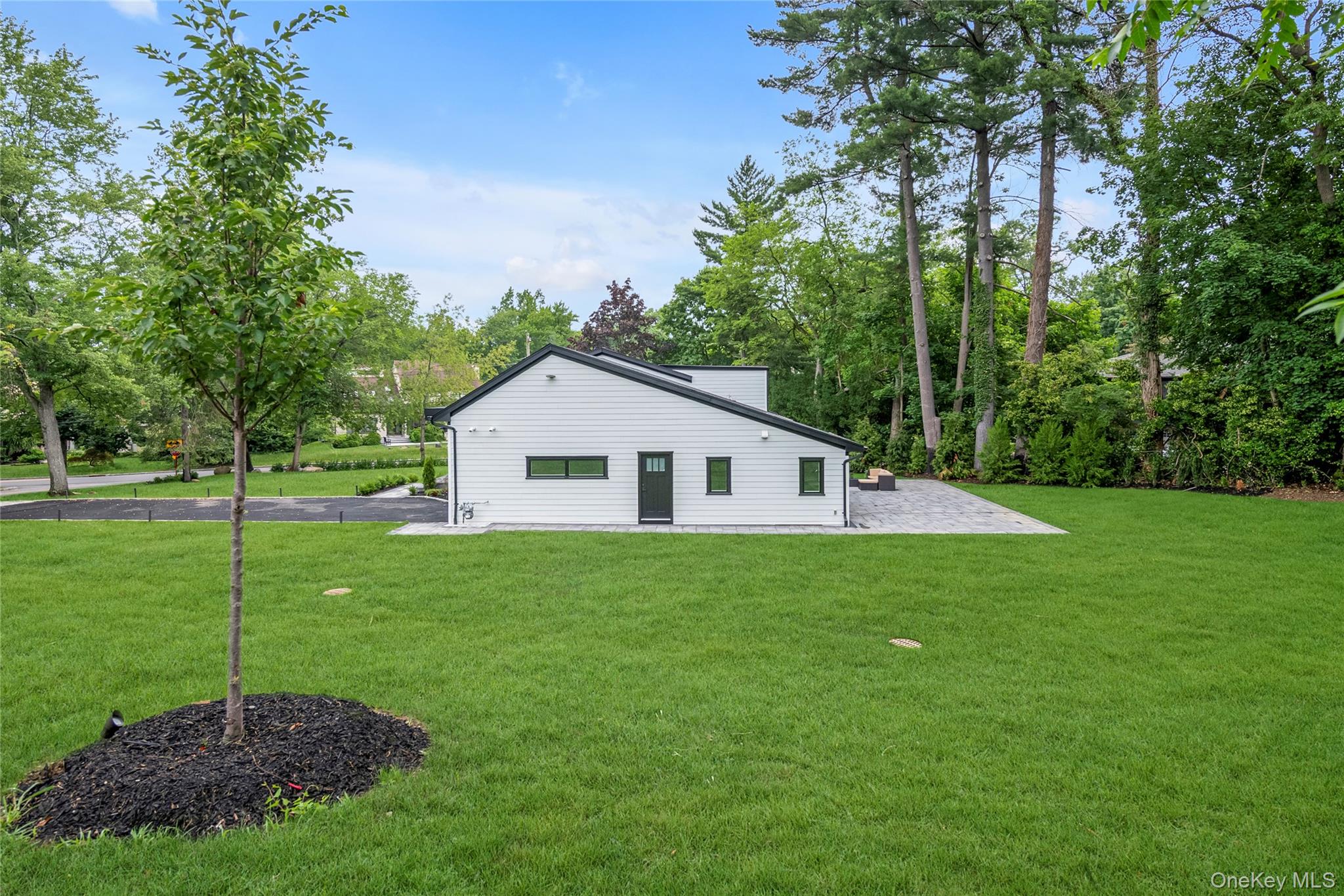 28 Redbrook Road Great Neck, NY 11024 - Photo 28 of 33
