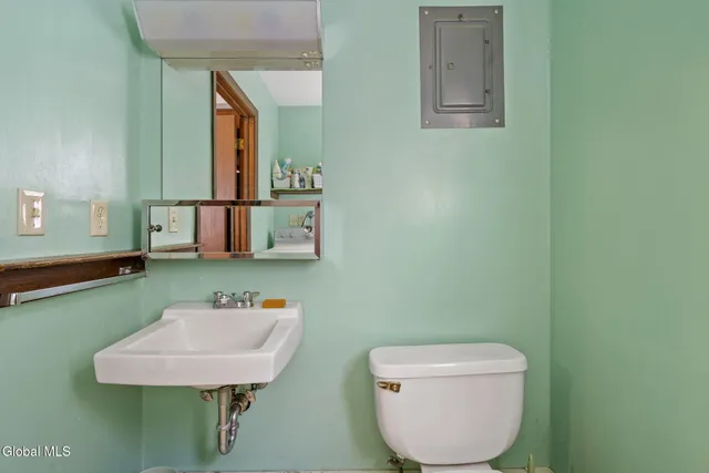 $685,000 | 176 High Rock Road, New Baltimore, NY 12192