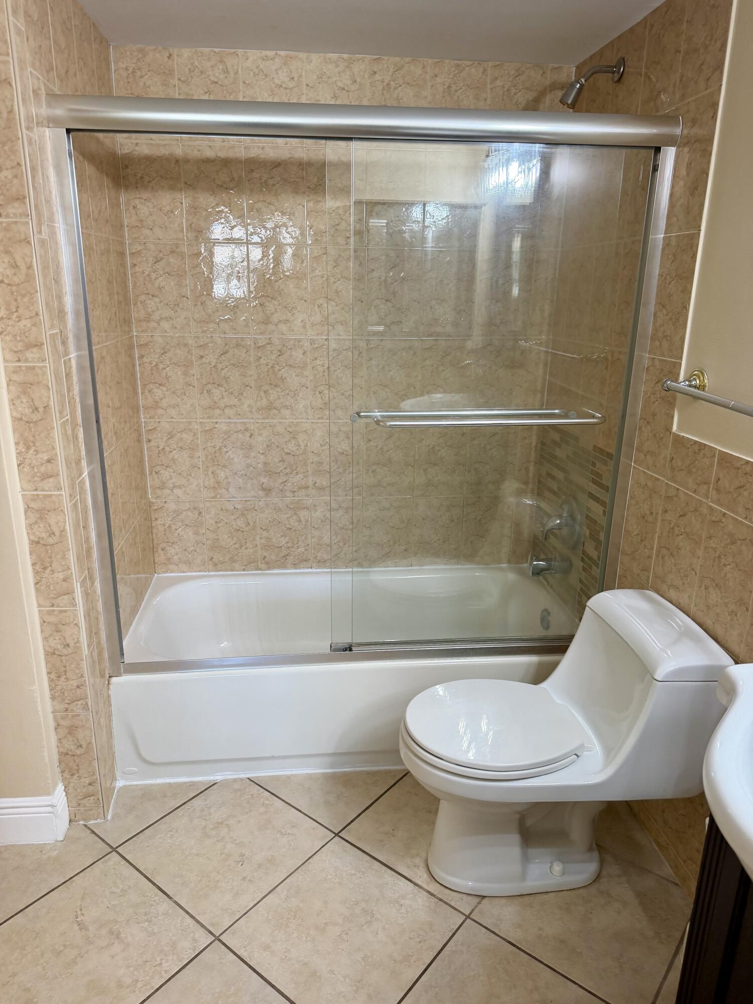 5601 Northwest 2nd Avenue, Unit 326 Boca Raton, FL 33487 - Photo 8 of 12 Primary Bathroom