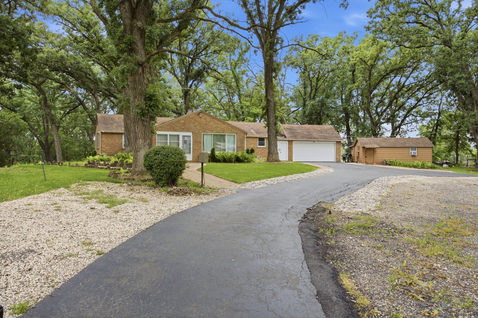37W961 Bowes Road Elgin, IL 60124 - Photo 3 of 51