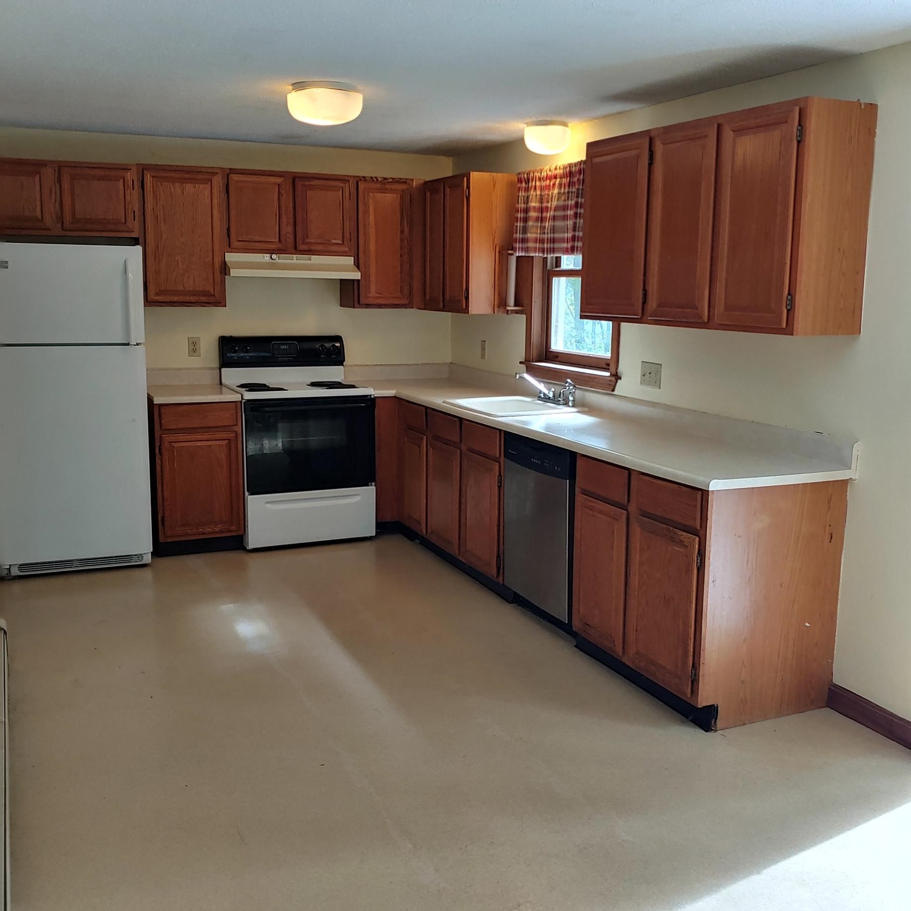 231 Blackwater Road Rochester, NH 03867 - Photo 3 of 23
