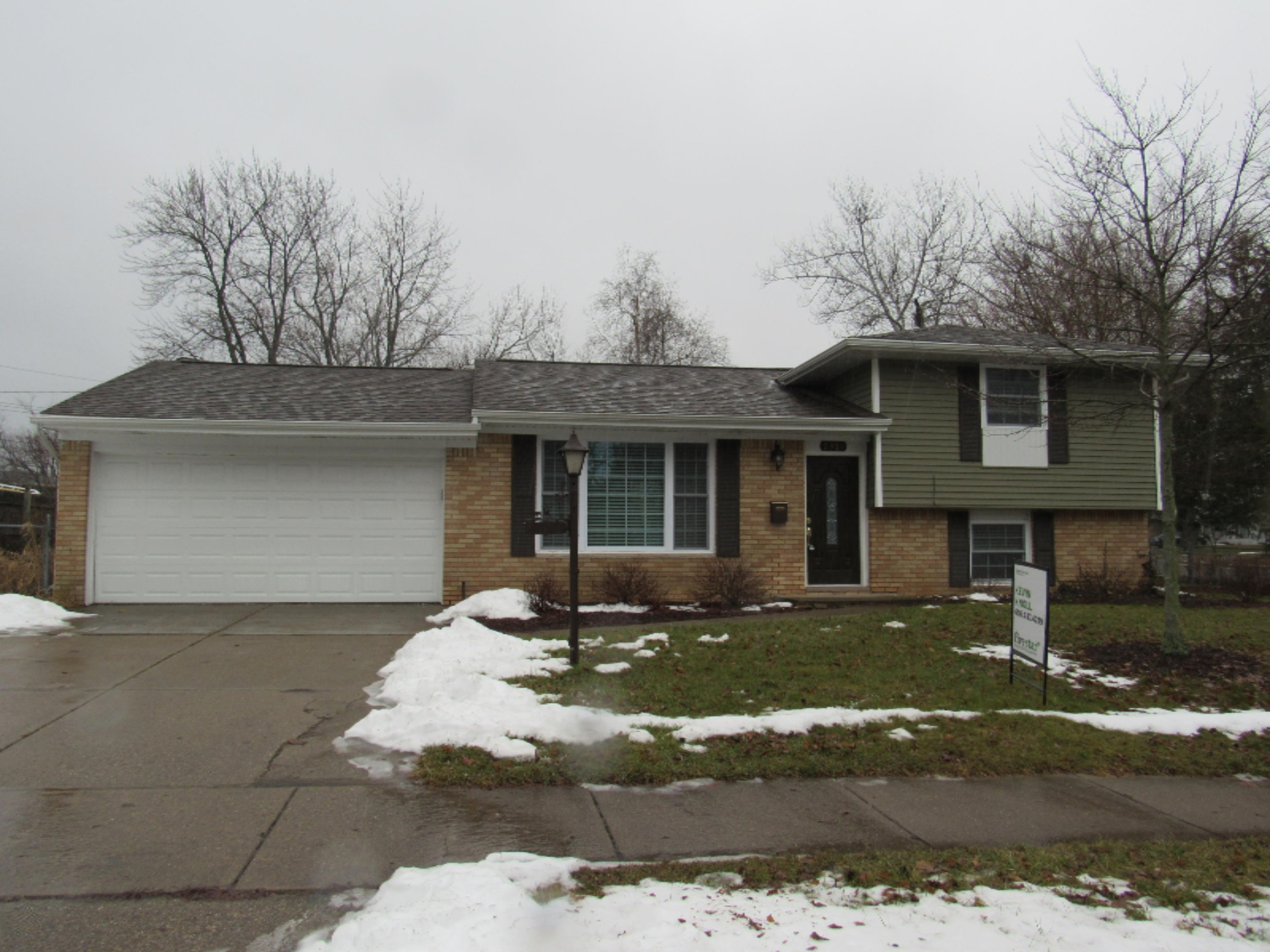 2919 Cumberland Road Lansing, MI 48906 - Photo 2 of 20 Brick and Vinyl Siding