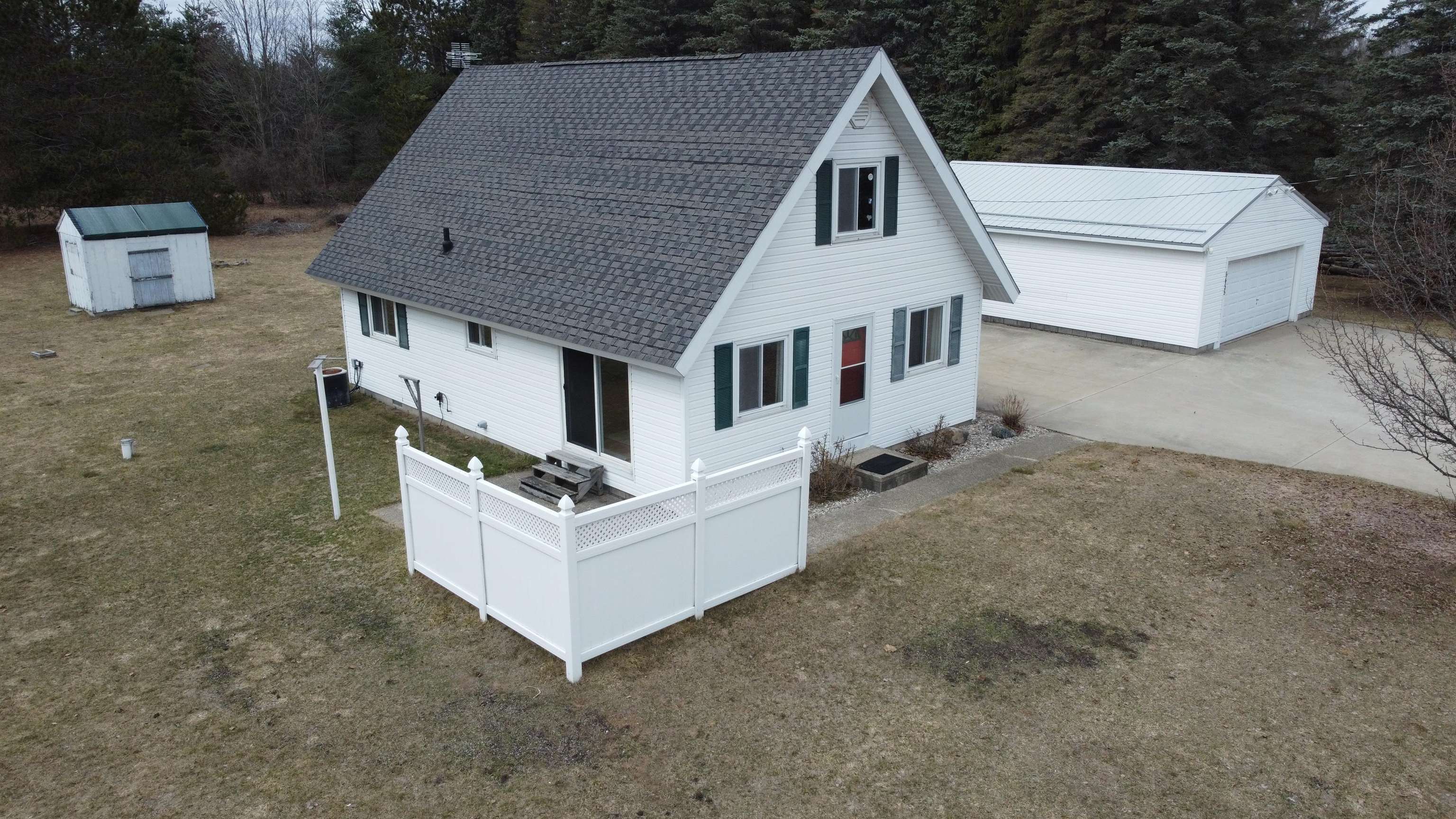 6455 North Geneva Road Coleman, MI 48618 - Photo 7 of 38