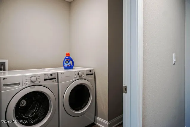 a view of entryway with washer and dryer